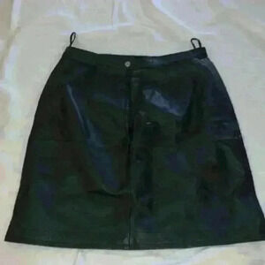 Shape fx woman’s leather skirt